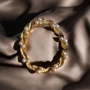 Vintage Signed Gerry's Textured Leaf Round Wreath Faux Pearl Bead Pin Brooch